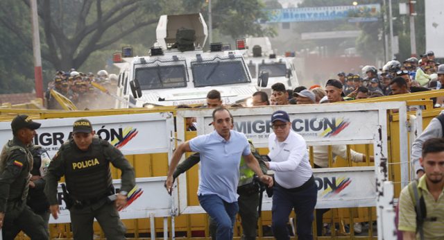 Kqyrni autoblindat tue shkel krejt para veti ne Venezuela (video)