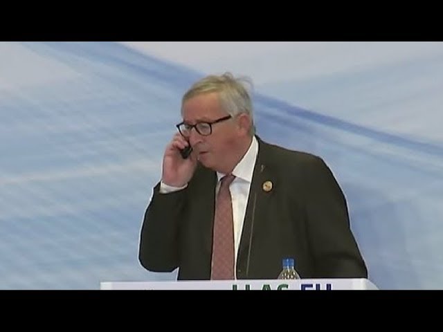 Gruaja i bën gjëmën, Junckerin e merr në telefon gjatë konferencës