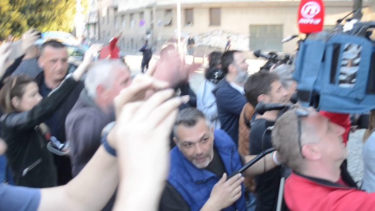 Vuçiqi / Erdhën dhe më rrethuan vendin e punës,menduan se u tutem…