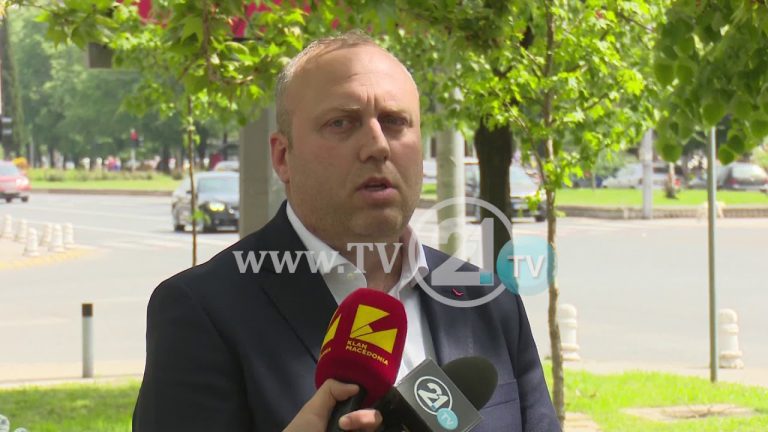 BUZAKU: JEMI SULMUAR FIZIKISHT, REIS SULEJMAN REXHEPI KTHEHET NË ZYRAT E BFI-së…