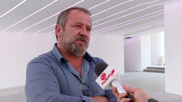 Shkup / Drejtuesit e Teatrit Shqiptar me premtim të ri për përfundimin e punimeve