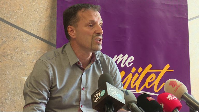 (VIDEO) ALEANCA PËR SHQIPTARËT / ARBER ADEMI TENTON TË SHPËTOJË NGA SKANDALET