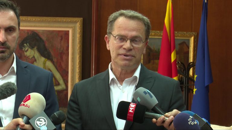 MINISTRI I KULTURËS PROF.DR HUSEIN ISMAILI PREMTON PËRMIRËSIMIN E KËTIJ DIKASTERI