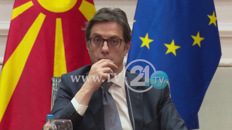 Qeveria në këmbë kundër lajmeve të rrejshme folën për transparencë, por nuk lejuan pyetje gazetarësh