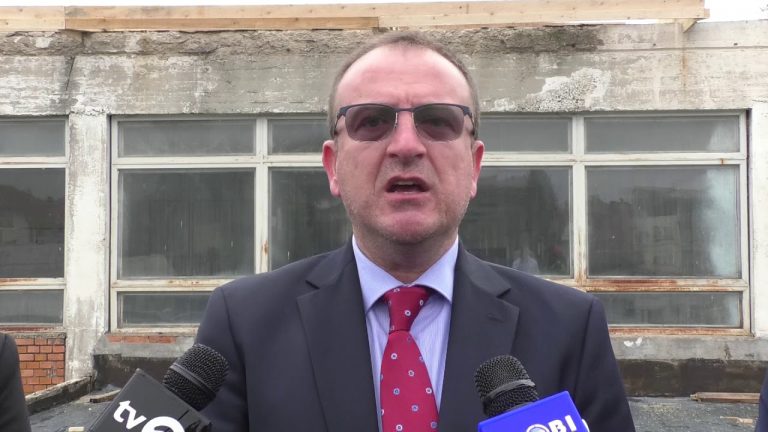 Taravari pasi takoi banorët e Çegranit / Ja çka thotë për ministrin Bekteshi (VIDEO)