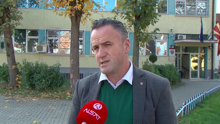 Tetovë-policia  aksion për largimin e makinave të braktisura
