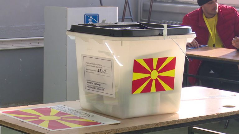 (VIDEO) ANTIKORRUPSIONI MONITORON PROCESIN ZGJEDHOR, NDALOHEN PUNËSIME DHE SHKARKIME NGA PUNA