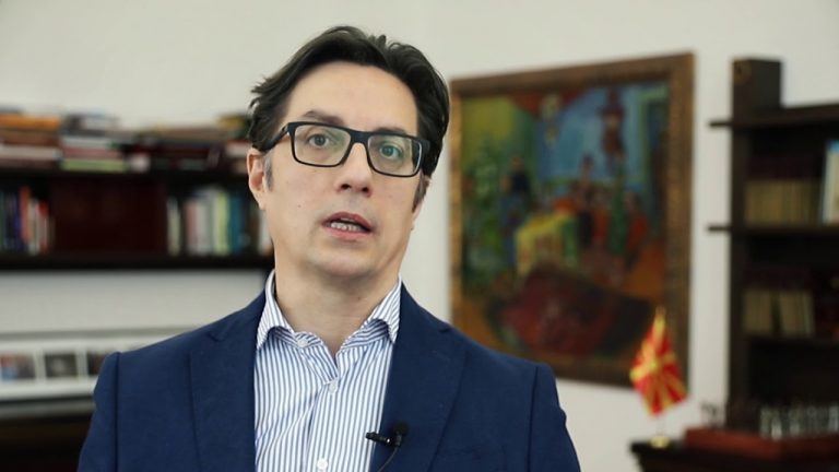 Pendarovski: Vetizolimi është parandalimi më i mirë kundër virusit