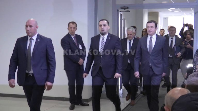 Kushtetuesja “rrëzon” qeverinë, s’e mbështet as presidentin (VIDEO)