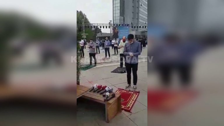 REL / Përplasje rreth organizimit të faljes së iqindisë në sheshin e Prishtinës,në shenjë proteste për moshapjen e xhamive (video)