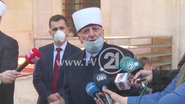 Bajram me maska e në distancë! Reisi uron Bajramin, gazetari e uron për martesën