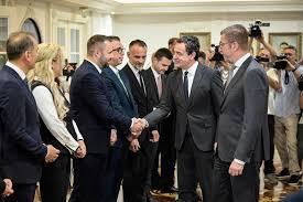 Pse vetëm Bilalli dhe Izeti nuk do përmendin borxhet e Komunave  Kush do i blejë banesat e Gruevskit në Vodno Kush i bleu të Mijalkovit në Vodno   Bullgaria si shembull  video koment 