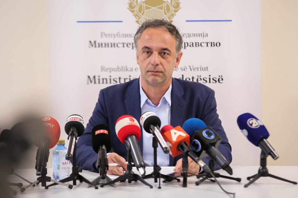 Ministri i shëndetësisë në RMV Azir Aliu  Mbi 300 ilaçe do të kenë çmime më të ulëta duke filluar nga muaji maj