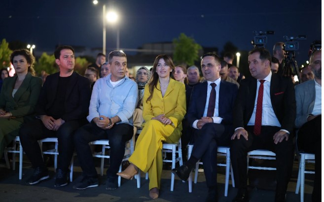 Tetova nuk është skenë eksperimentesh politike NO PASARAN   Tetovarët refuzuan LVV për ndërhyrjen politike që bëri në RMV me njerëz bashkëpuntor të ish sistemit komunist dhe nuk pranuan talljen me intelegjencën e tyre 