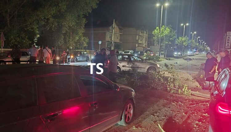 Aksident i rëndë në Tetovë  vetura me shpejtësi të madhe përplas tre automjete   disa të lënduar  VIDEO 